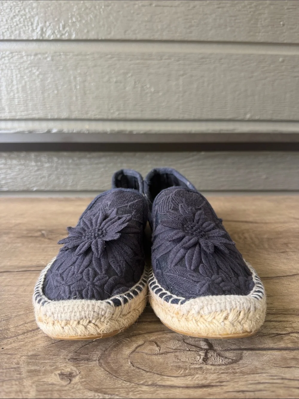 Tory Burch Women’s Espadrille Slip-On Shoe with Floral Applique size 7.5